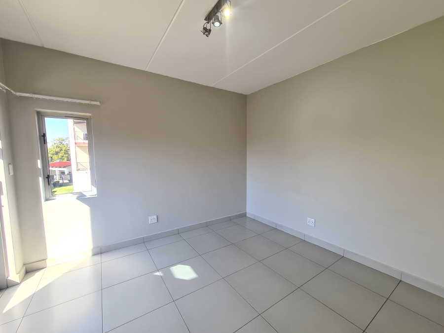 To Let 2 Bedroom Property for Rent in Magaliessig Gauteng