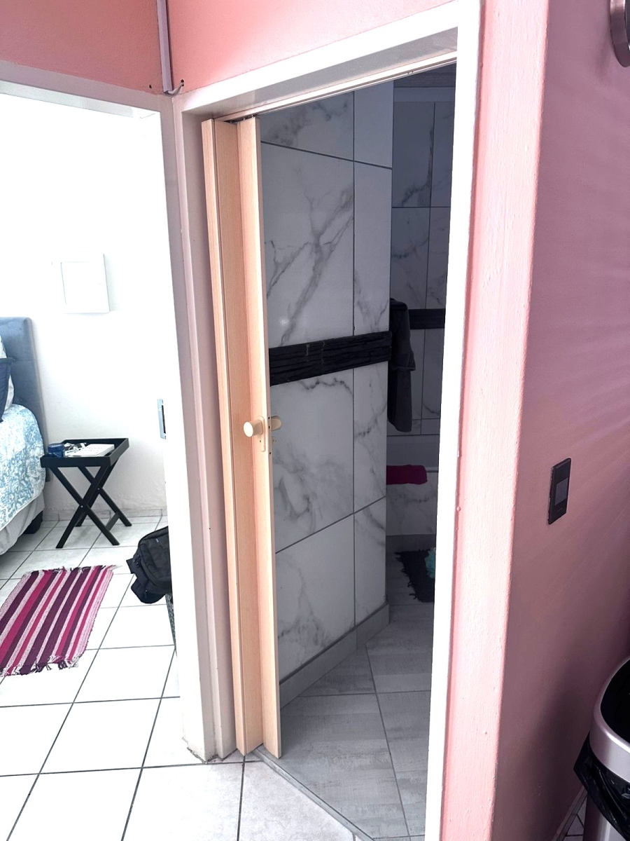 2 Bedroom Property for Sale in Crystal Park Gauteng