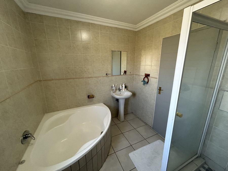 3 Bedroom Property for Sale in Kyalami Hills Gauteng