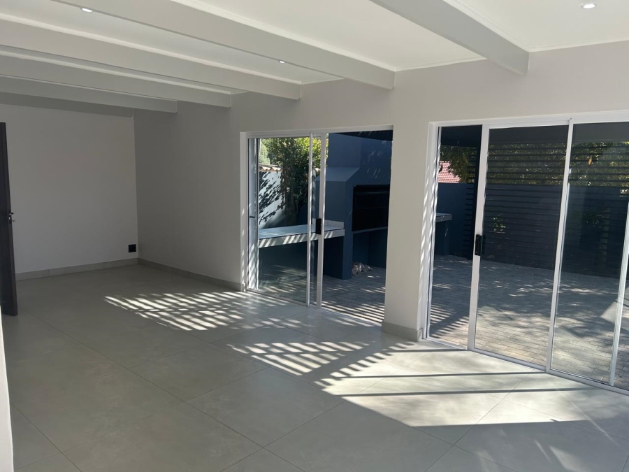 4 Bedroom Property for Sale in Garsfontein Gauteng