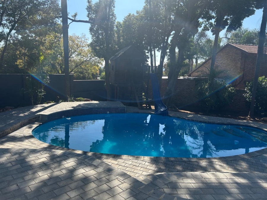 4 Bedroom Property for Sale in Garsfontein Gauteng