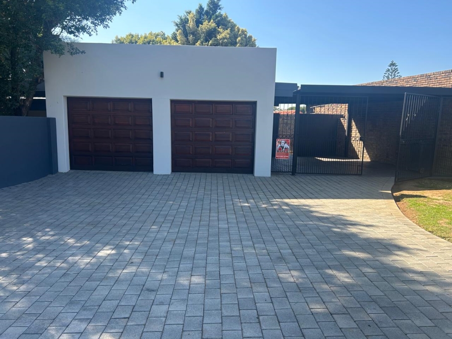 4 Bedroom Property for Sale in Garsfontein Gauteng