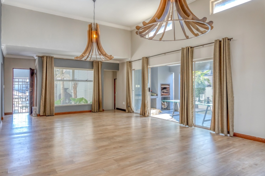 3 Bedroom Property for Sale in Broadacres Gauteng