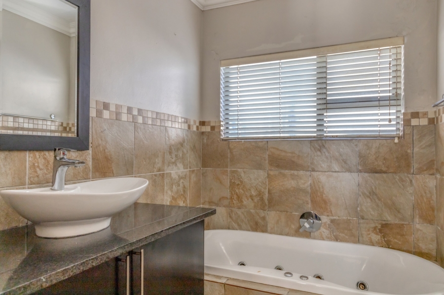 3 Bedroom Property for Sale in Broadacres Gauteng