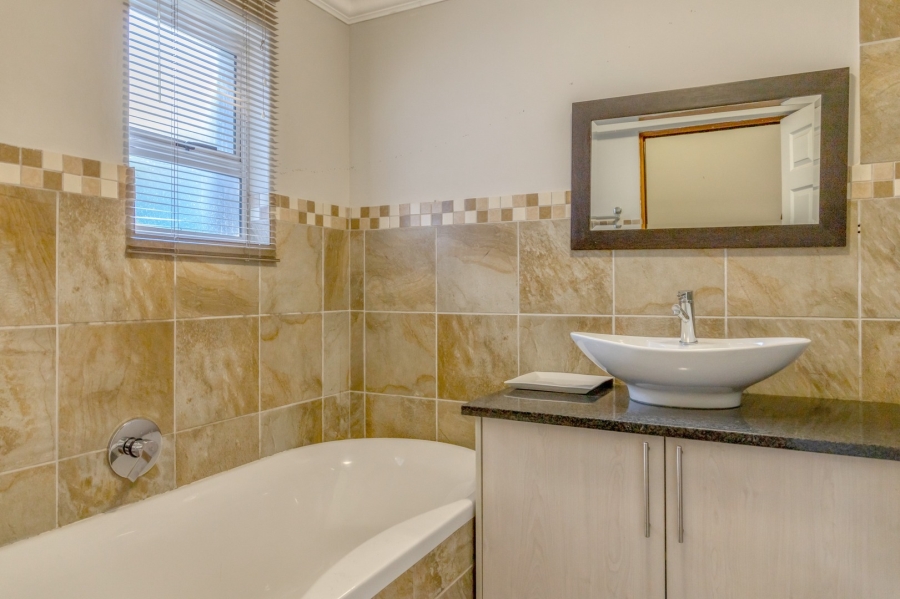 3 Bedroom Property for Sale in Broadacres Gauteng