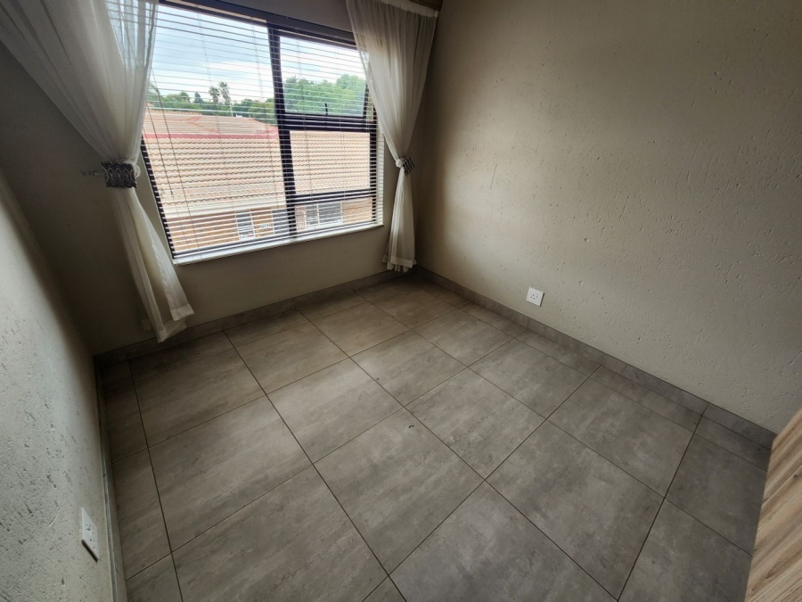 2 Bedroom Property for Sale in Ravenswood Gauteng
