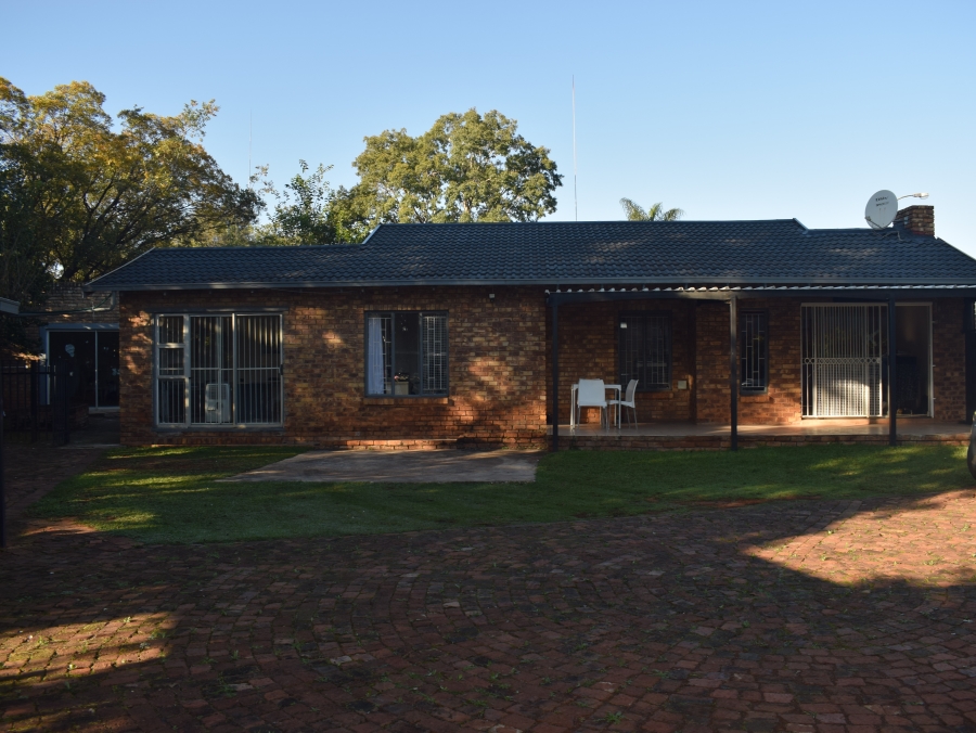 To Let commercial Property for Rent in Pierre Van Ryneveld Gauteng