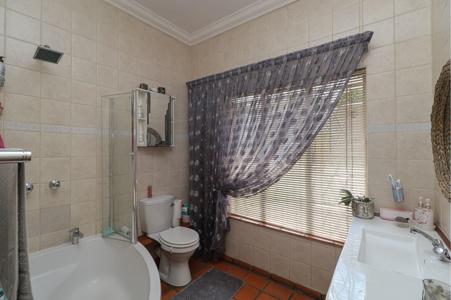 4 Bedroom Property for Sale in Selcourt Gauteng