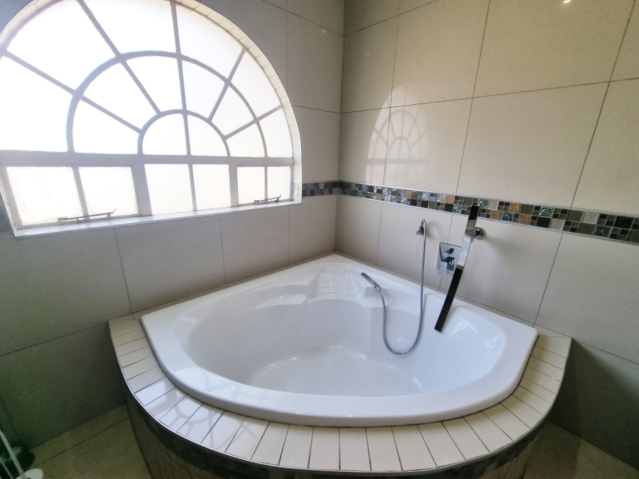 3 Bedroom Property for Sale in Parkhaven Gauteng