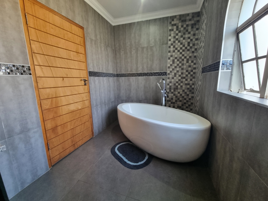 3 Bedroom Property for Sale in Parkhaven Gauteng