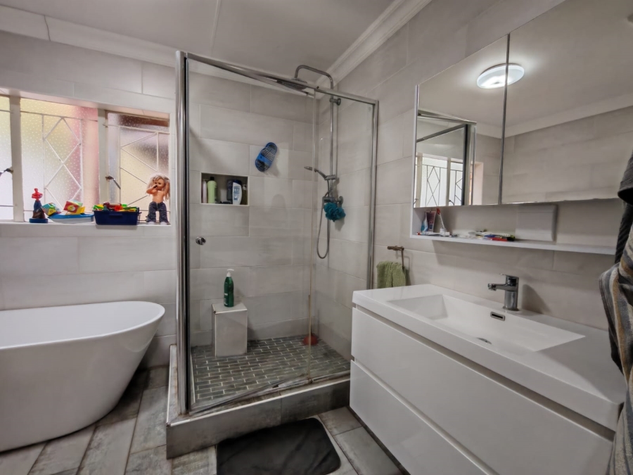 4 Bedroom Property for Sale in Three Rivers Gauteng