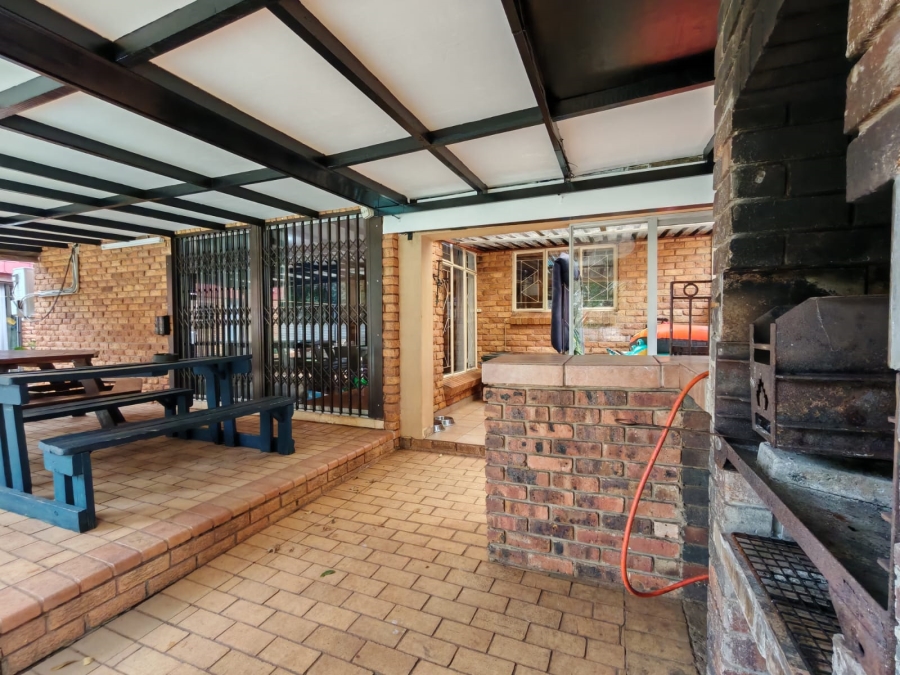 4 Bedroom Property for Sale in Three Rivers Gauteng
