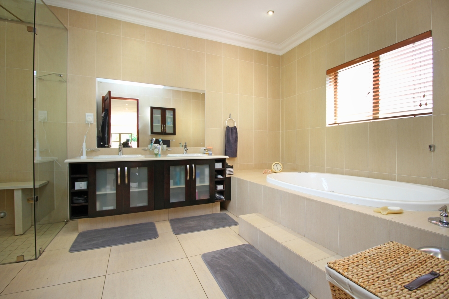 4 Bedroom Property for Sale in Waverley Gauteng