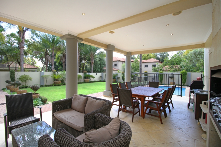 4 Bedroom Property for Sale in Waverley Gauteng