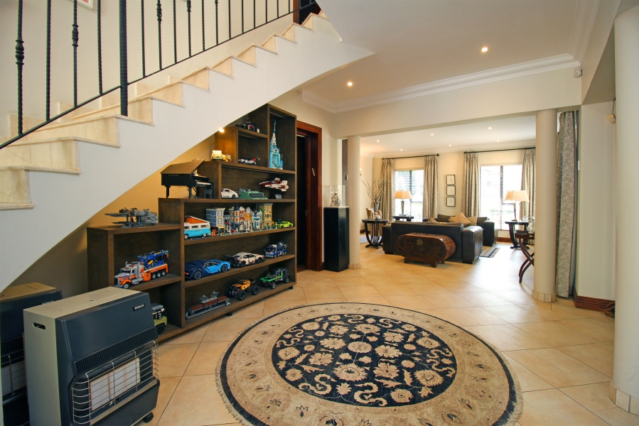 4 Bedroom Property for Sale in Waverley Gauteng