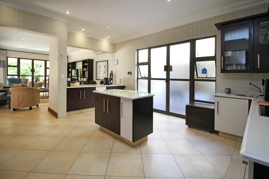 4 Bedroom Property for Sale in Waverley Gauteng