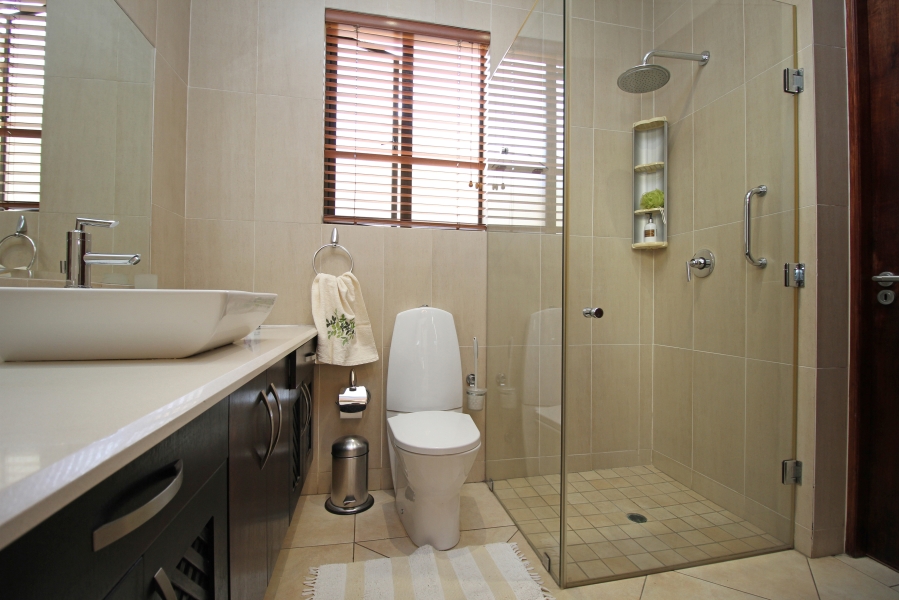 4 Bedroom Property for Sale in Waverley Gauteng