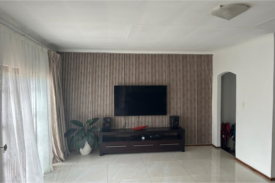 To Let 4 Bedroom Property for Rent in Parkrand Gauteng