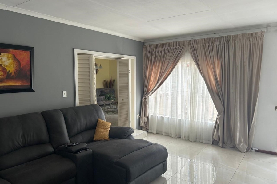 To Let 4 Bedroom Property for Rent in Parkrand Gauteng