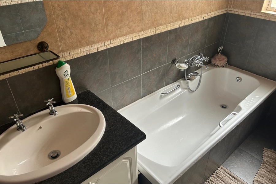 To Let 4 Bedroom Property for Rent in Parkrand Gauteng