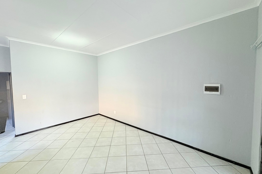To Let 2 Bedroom Property for Rent in Goedeburg Gauteng
