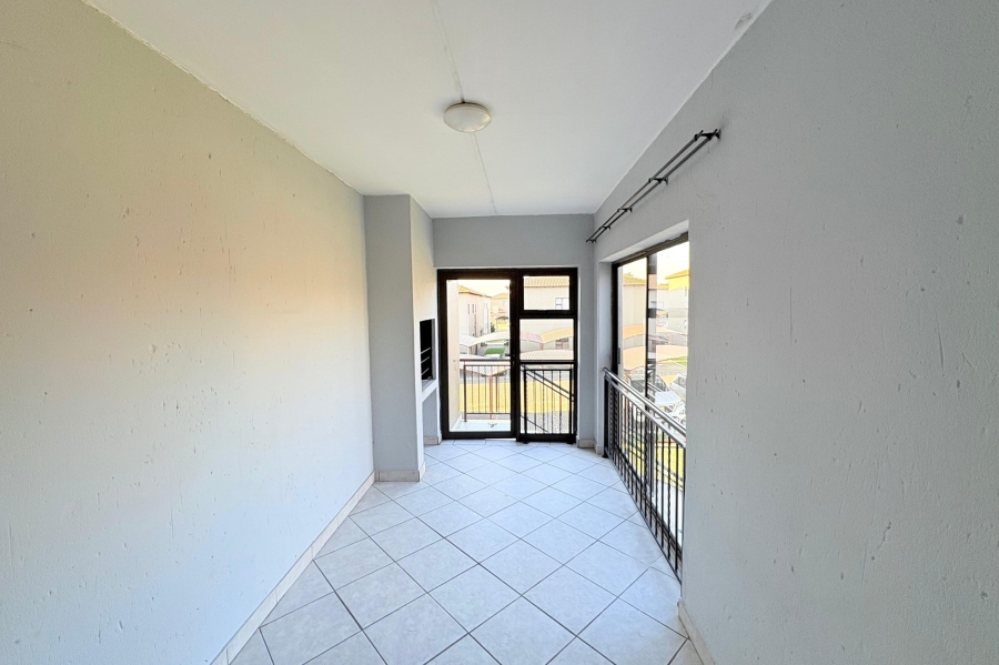 To Let 2 Bedroom Property for Rent in Goedeburg Gauteng