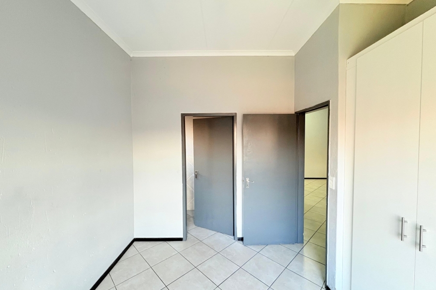 To Let 2 Bedroom Property for Rent in Goedeburg Gauteng