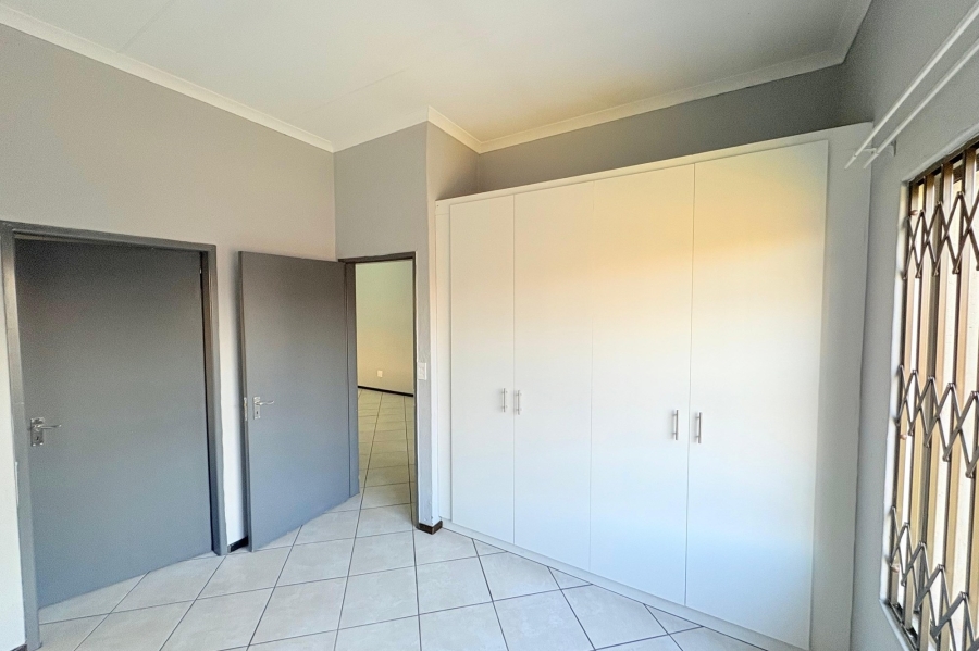 To Let 2 Bedroom Property for Rent in Goedeburg Gauteng