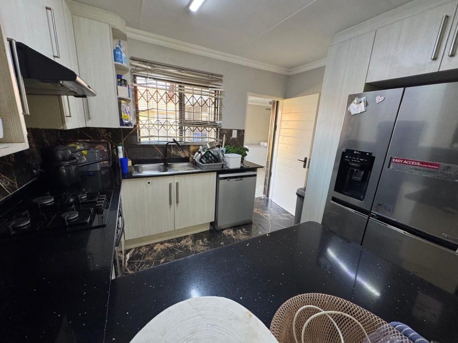 To Let 3 Bedroom Property for Rent in Sunair Park Gauteng