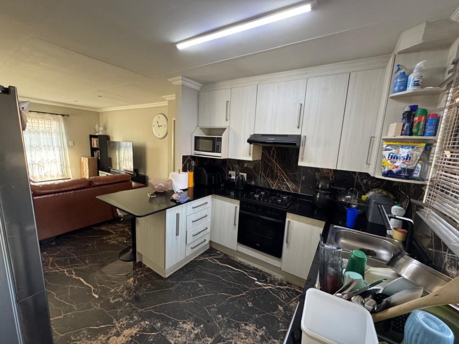 To Let 3 Bedroom Property for Rent in Sunair Park Gauteng