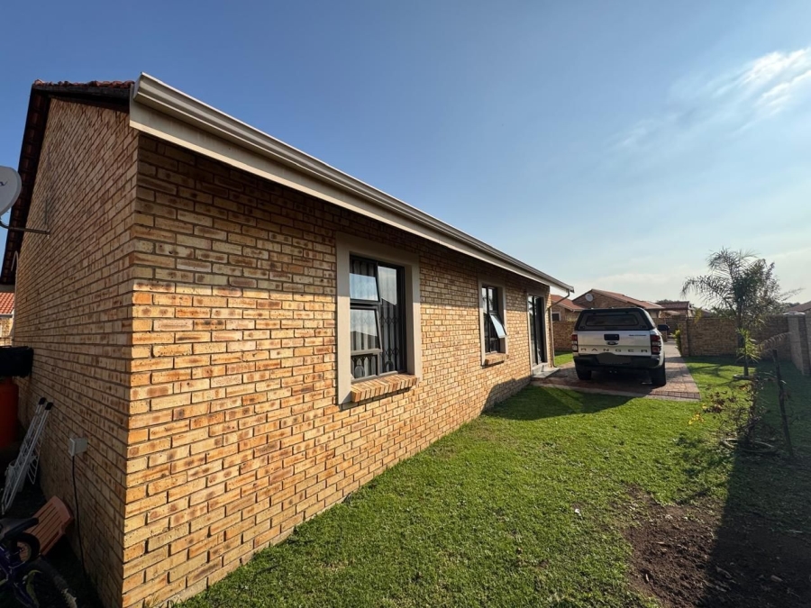 To Let 3 Bedroom Property for Rent in Sunair Park Gauteng