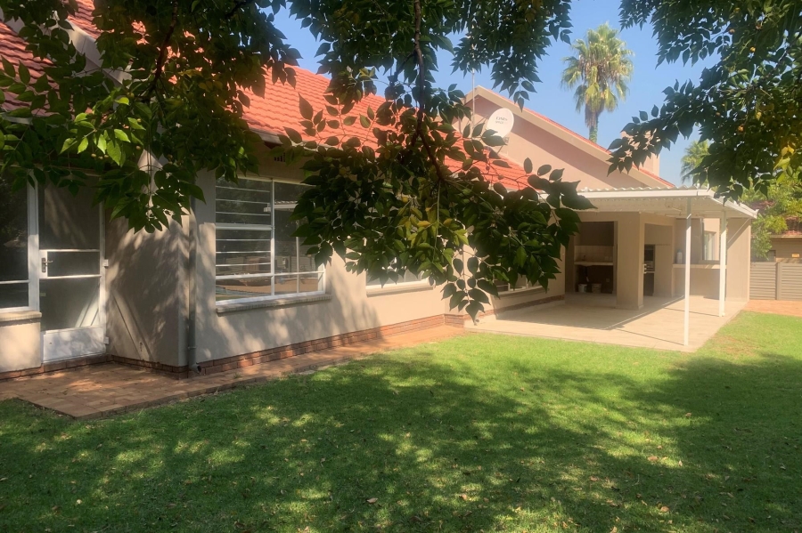 To Let 4 Bedroom Property for Rent in Fourways Gauteng