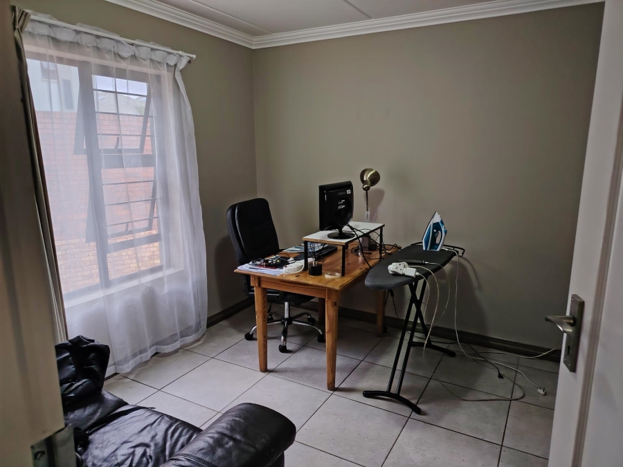 2 Bedroom Property for Sale in Amberfield Gauteng