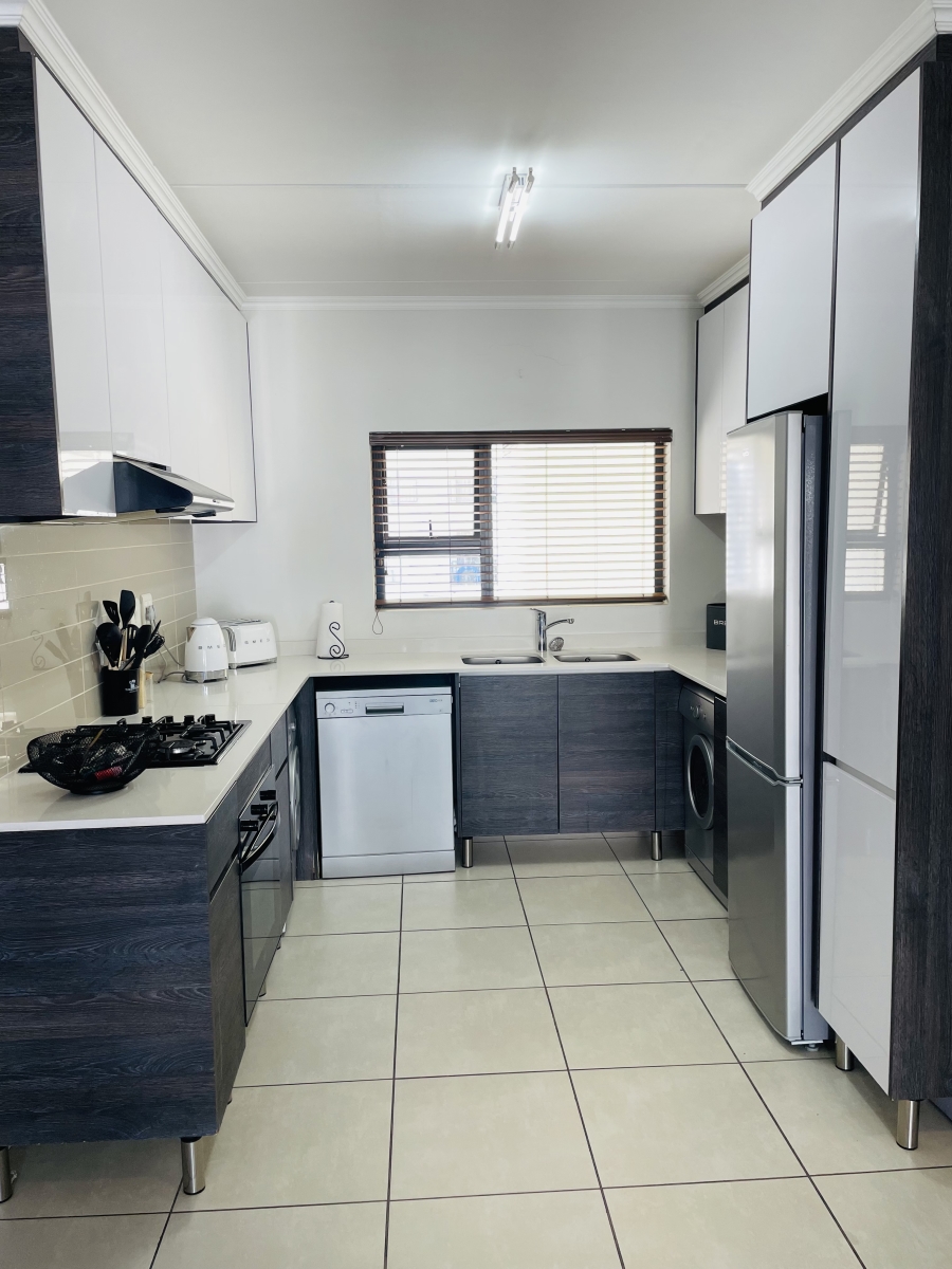 2 Bedroom Property for Sale in Petervale Gauteng