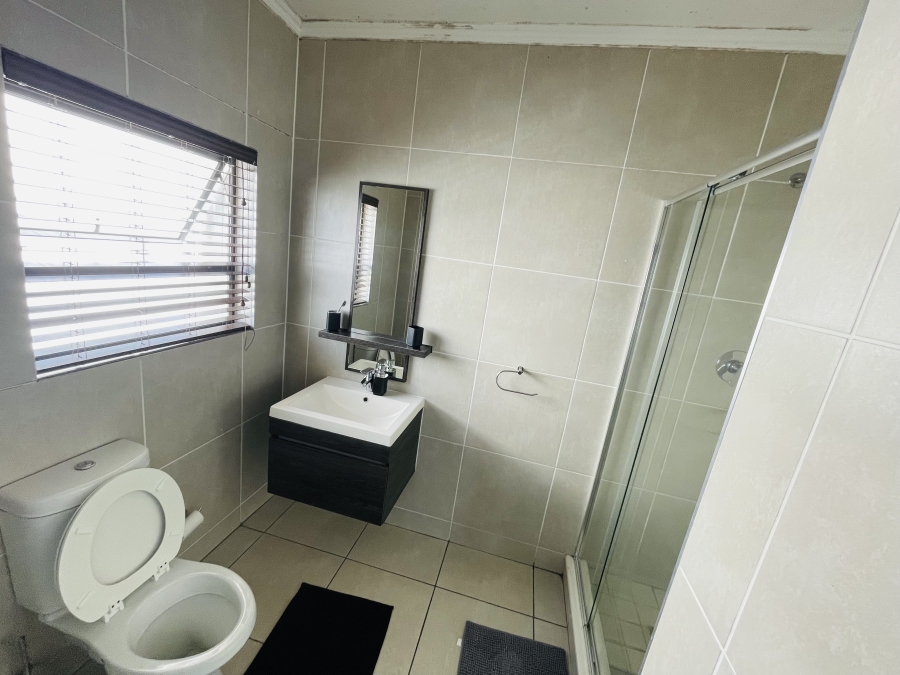 2 Bedroom Property for Sale in Petervale Gauteng