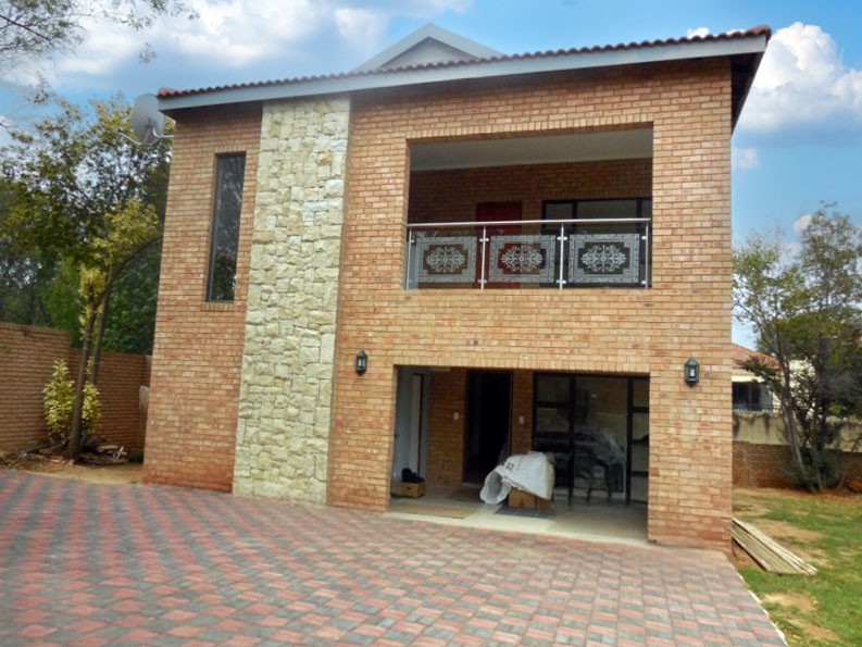 To Let 2 Bedroom Property for Rent in Woodmead Gauteng