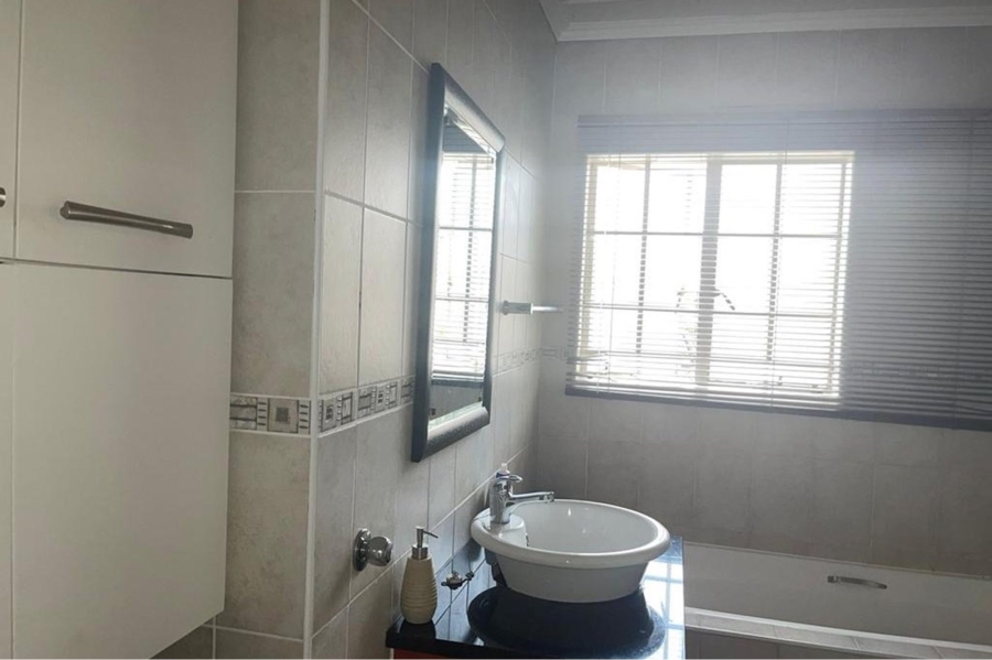 To Let 2 Bedroom Property for Rent in Erand Gardens Gauteng