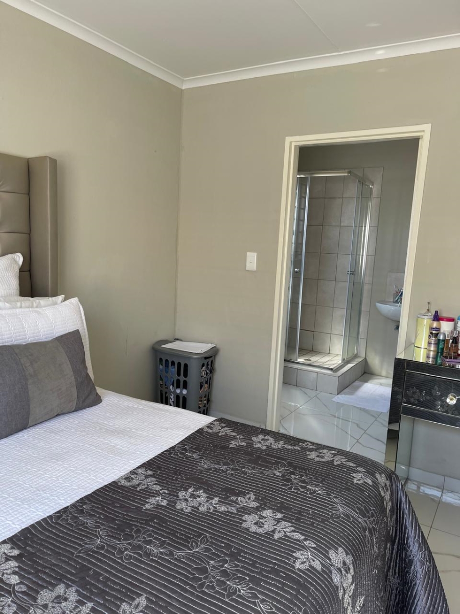 3 Bedroom Property for Sale in Windmill Park Gauteng
