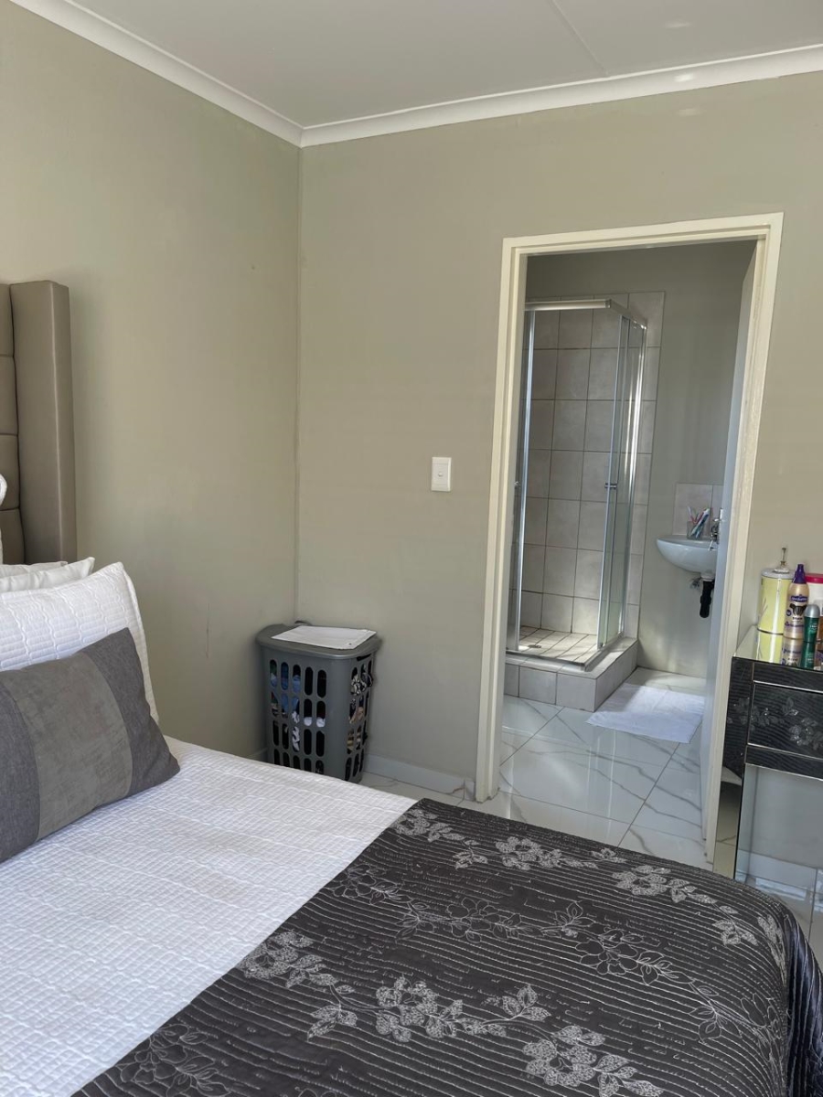 3 Bedroom Property for Sale in Windmill Park Gauteng