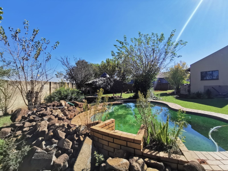 3 Bedroom Property for Sale in Brackendowns Gauteng