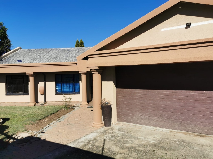3 Bedroom Property for Sale in Brackendowns Gauteng