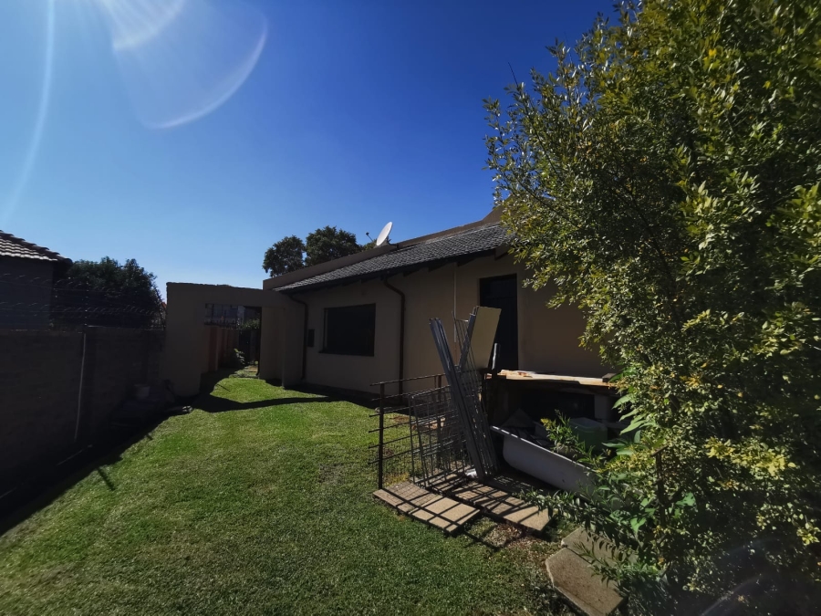 3 Bedroom Property for Sale in Brackendowns Gauteng