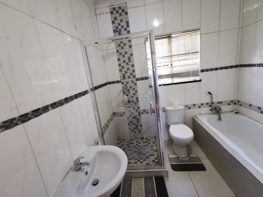 3 Bedroom Property for Sale in Brackendowns Gauteng