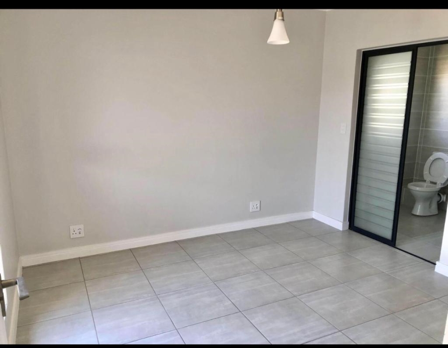 1 Bedroom Property for Sale in Waterfall Gauteng