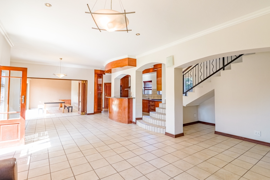 5 Bedroom Property for Sale in Willow Acres Gauteng