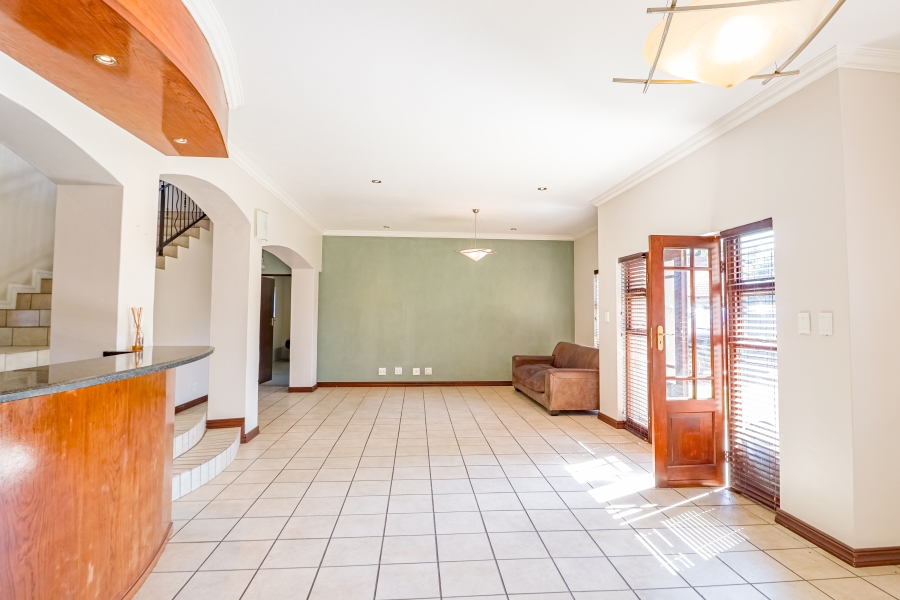 5 Bedroom Property for Sale in Willow Acres Gauteng