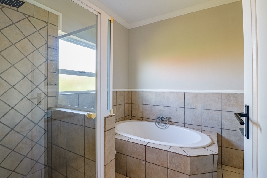 5 Bedroom Property for Sale in Willow Acres Gauteng