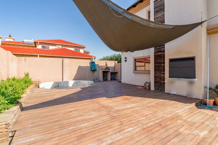 5 Bedroom Property for Sale in Willow Acres Gauteng