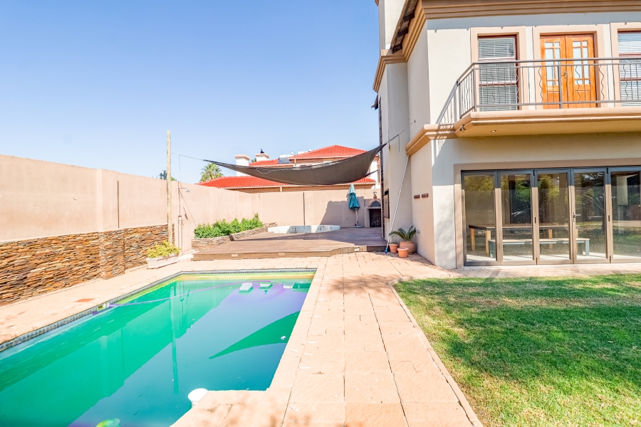 5 Bedroom Property for Sale in Willow Acres Gauteng