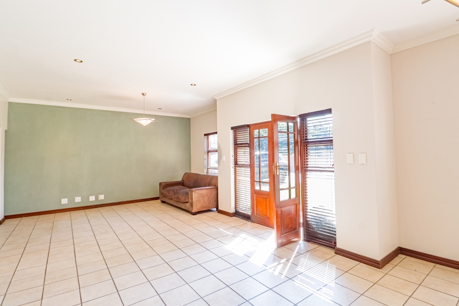 5 Bedroom Property for Sale in Willow Acres Gauteng